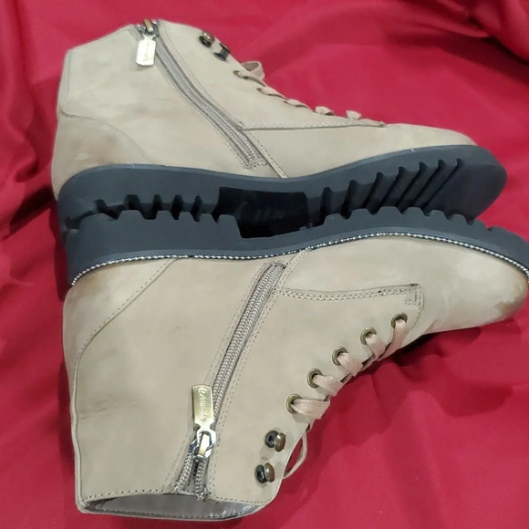 Blondo tan waterproof lace up side zip lug sole boots - Picture 8 of 12